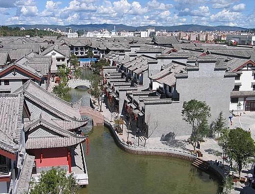 推动现代化新湘西建设取得新的更大进步 ——访省人大代表,湘西自治州委副书记、州长陈华